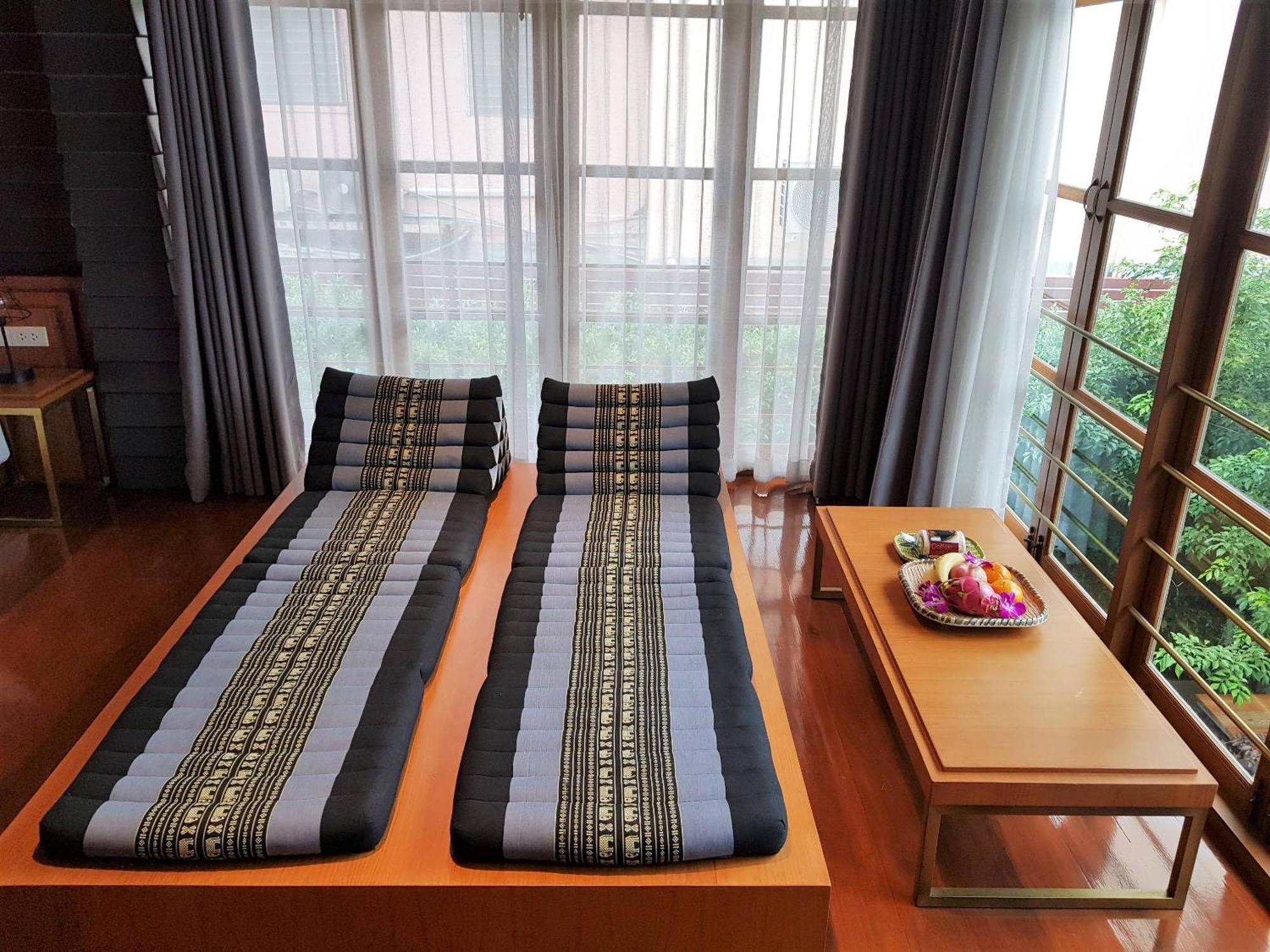 Vali Villa Бангкок Экстерьер фото